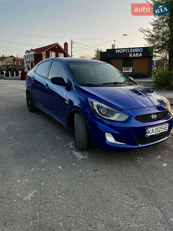 Hyundai Accent (2011)