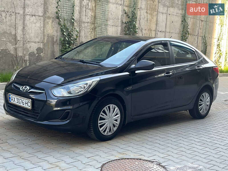 Hyundai Accent (2013)