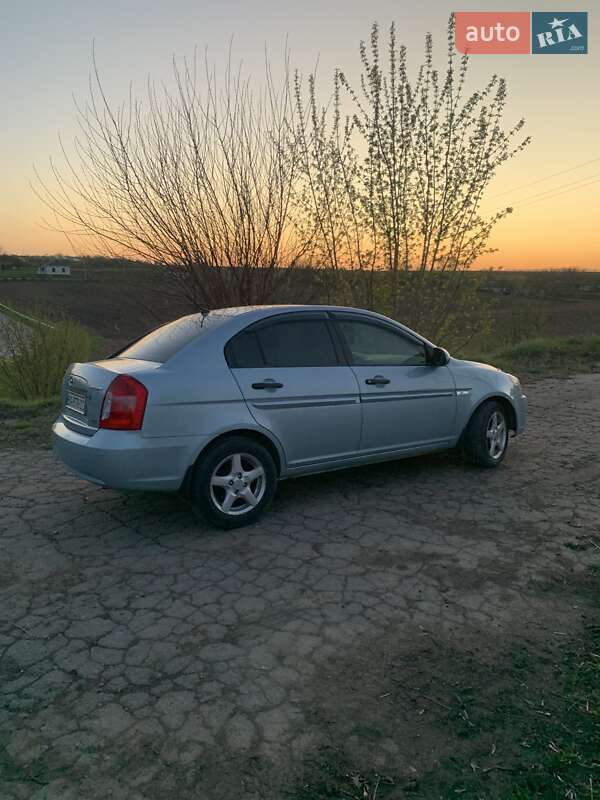 Hyundai Accent (2008)
