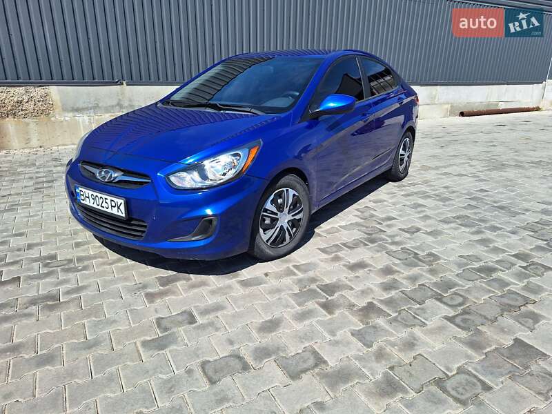 Hyundai Accent (2012)
