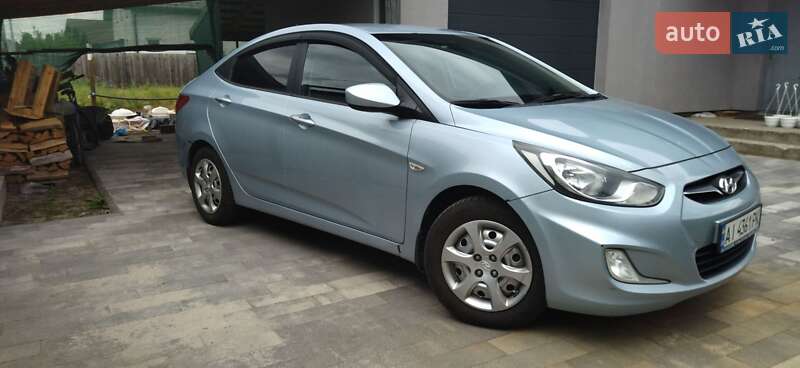 Hyundai Accent (2011)