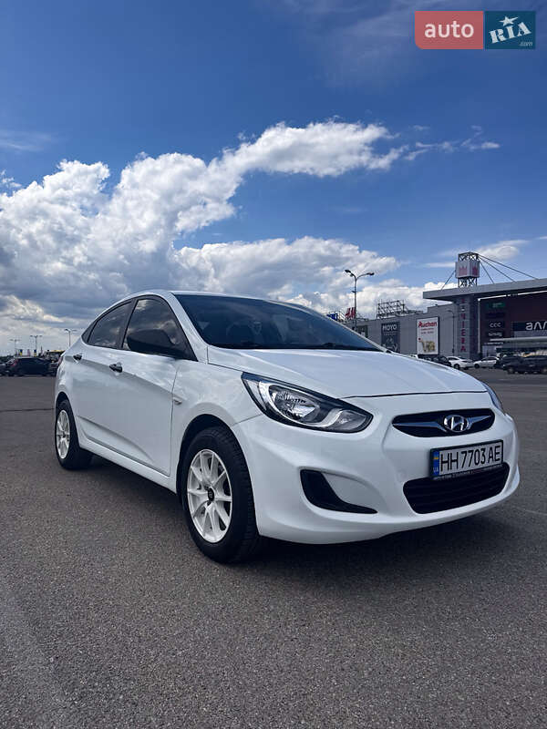 Hyundai Accent (2013)