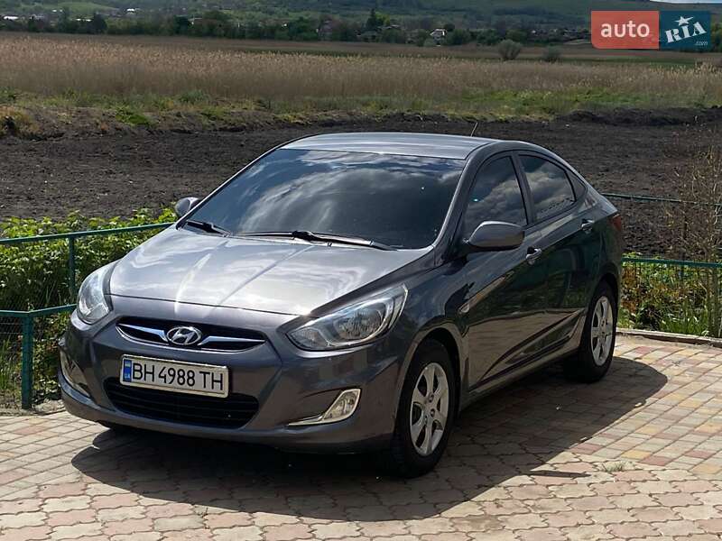 Hyundai Accent (2013)