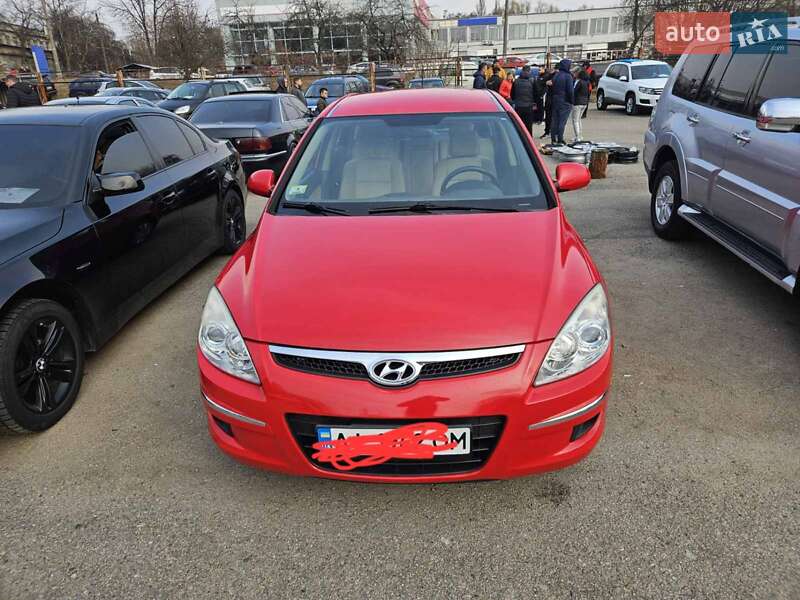 Hyundai Elantra (2010)