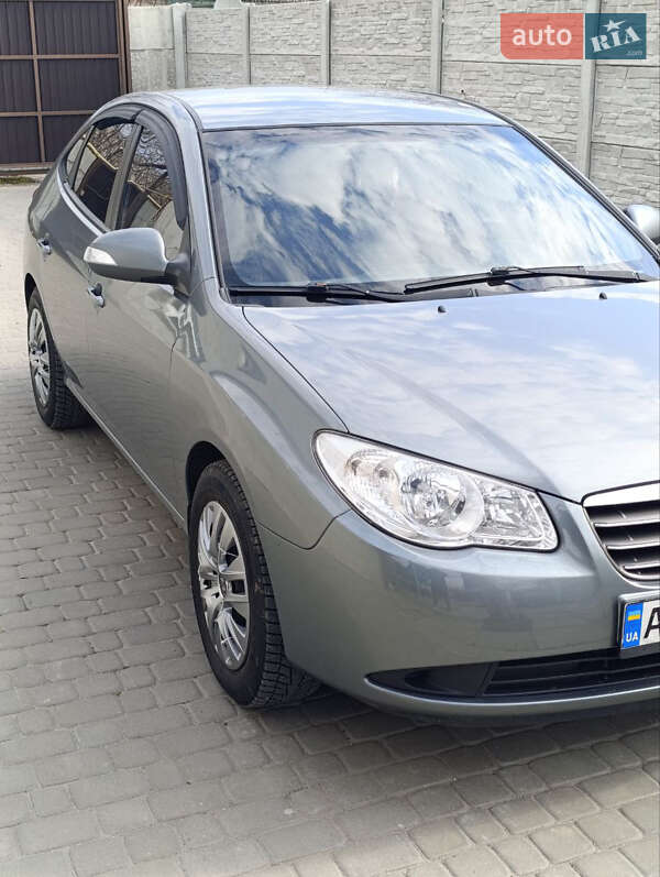Hyundai Elantra (2010)