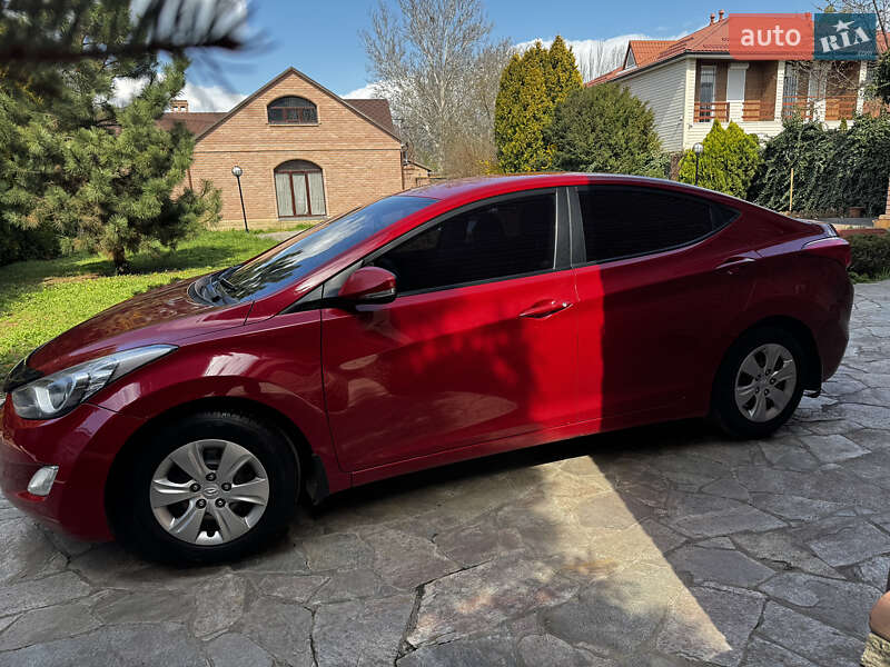 Hyundai Elantra (2013)