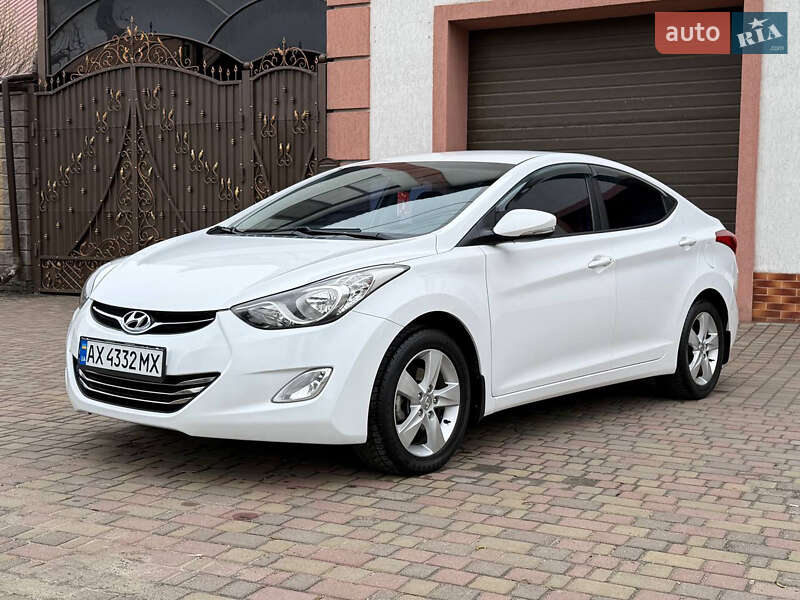 Hyundai Elantra (2013)