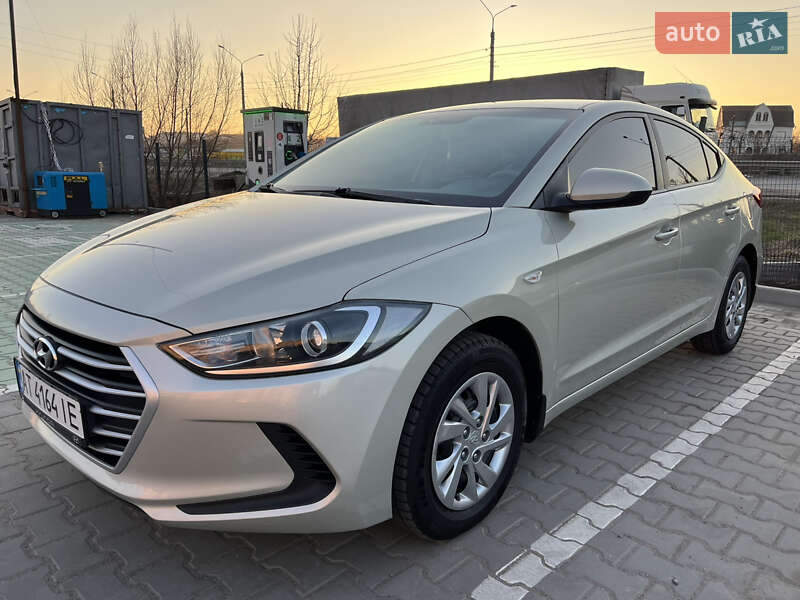 Hyundai Elantra (2016)
