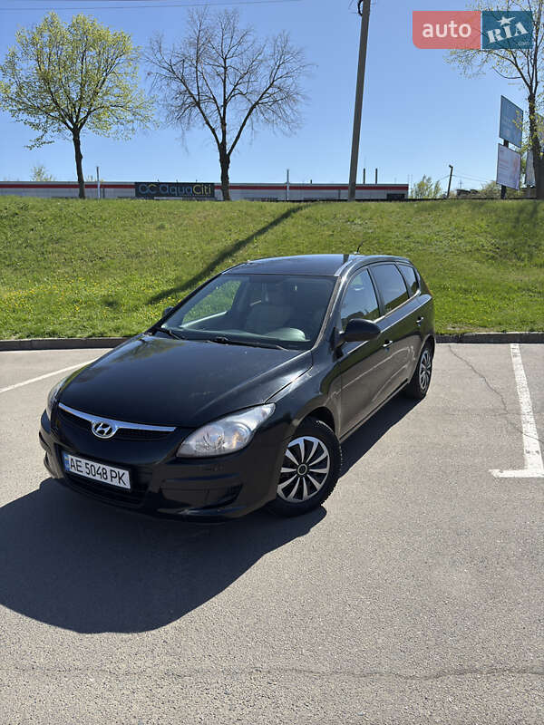 Hyundai Elantra (2010)