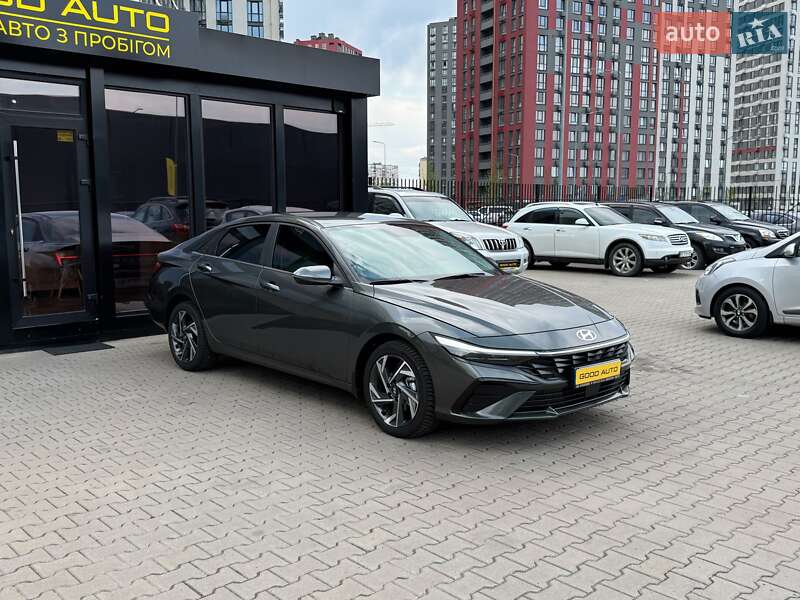 Hyundai Elantra (2024)