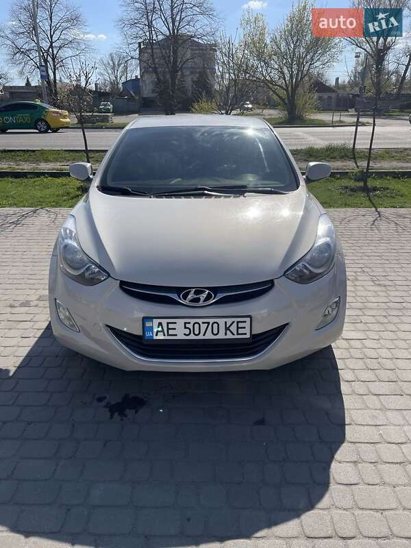 Hyundai Elantra (2013)