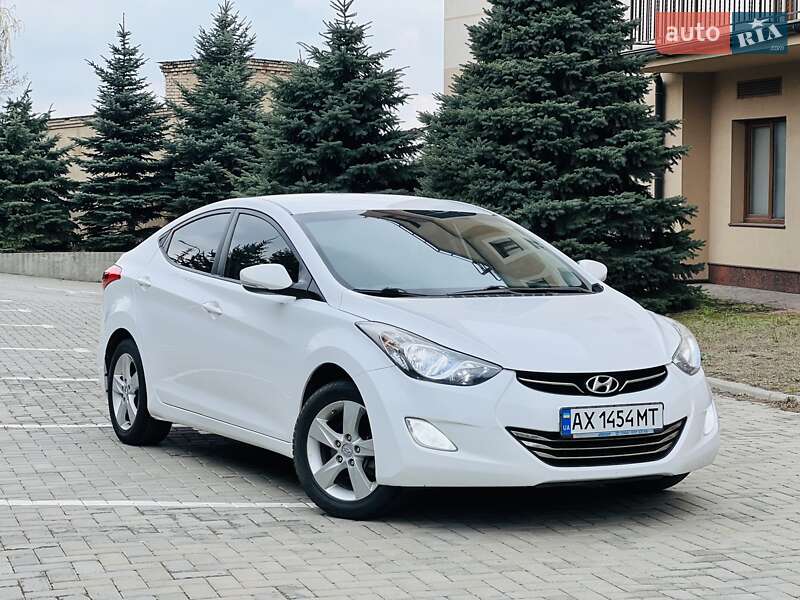 Hyundai Elantra (2013)