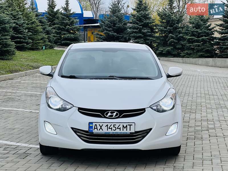 Hyundai Elantra (2013)