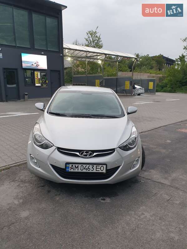 Hyundai Elantra (2011)