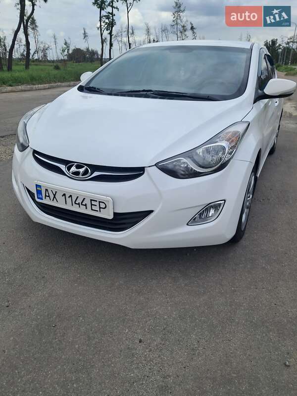 Hyundai Elantra (2013)