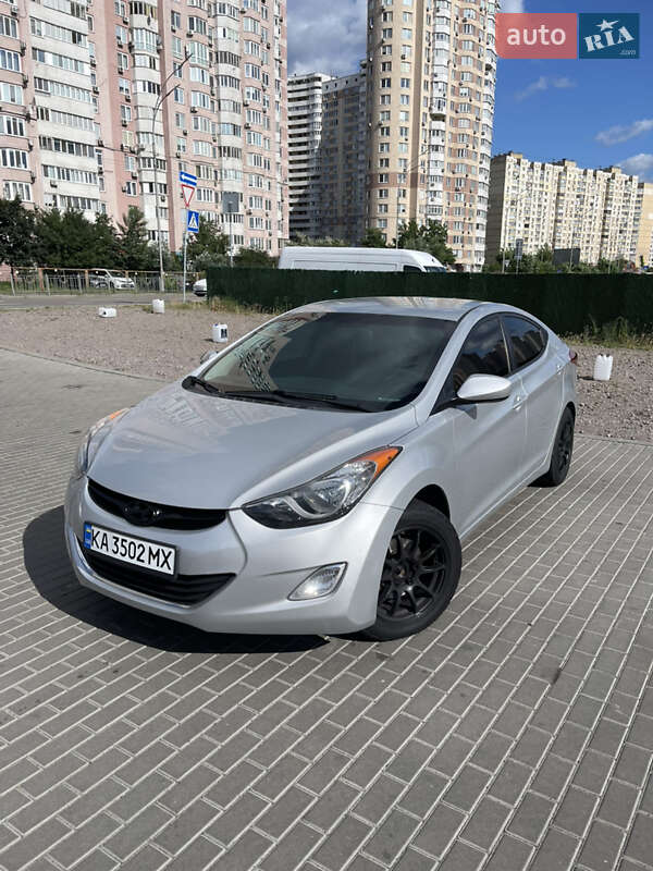 Hyundai Elantra (2013)