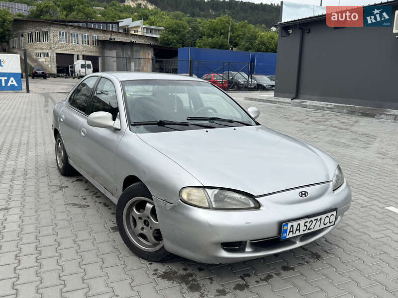 Hyundai Elantra (1995)