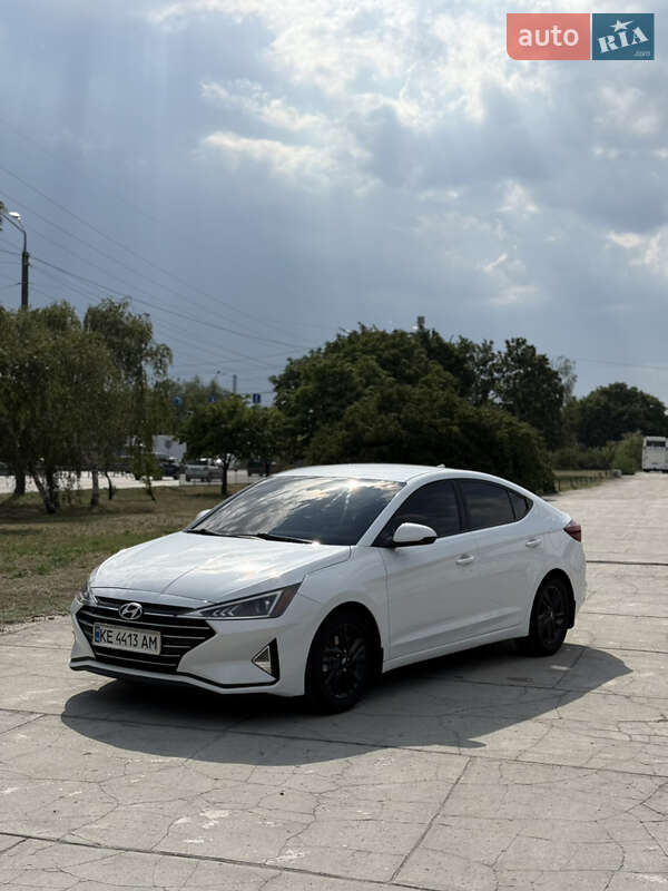 Hyundai Elantra (2019)