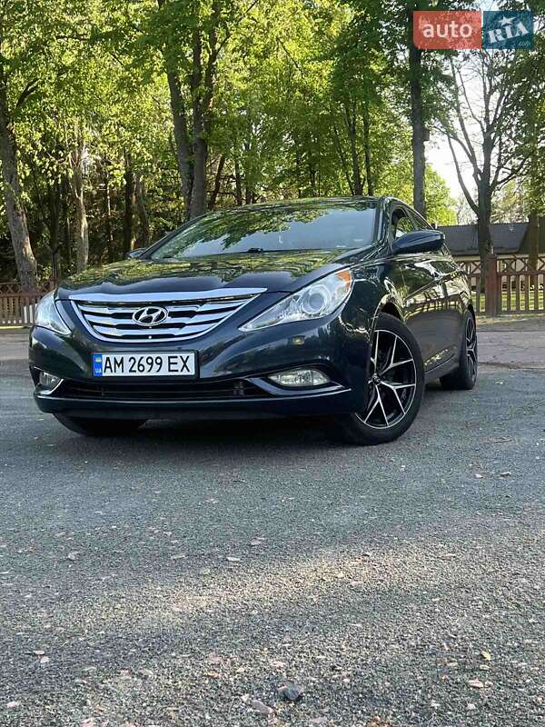 Hyundai Sonata (2011)