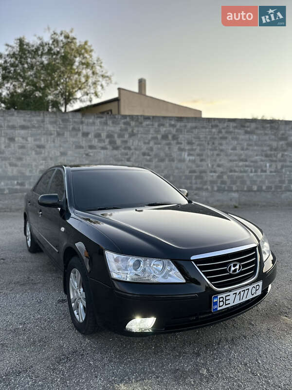 Hyundai Sonata (2009)