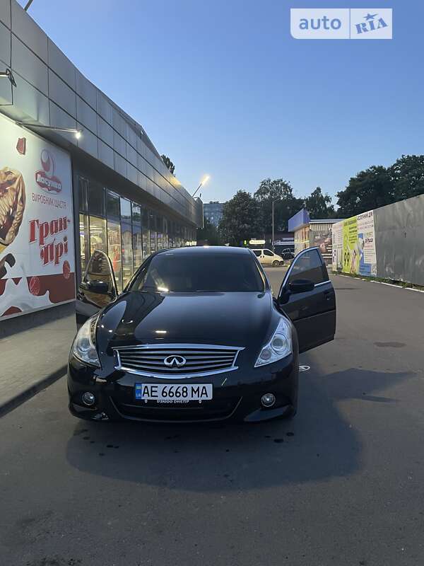 Infiniti G25 (2011)