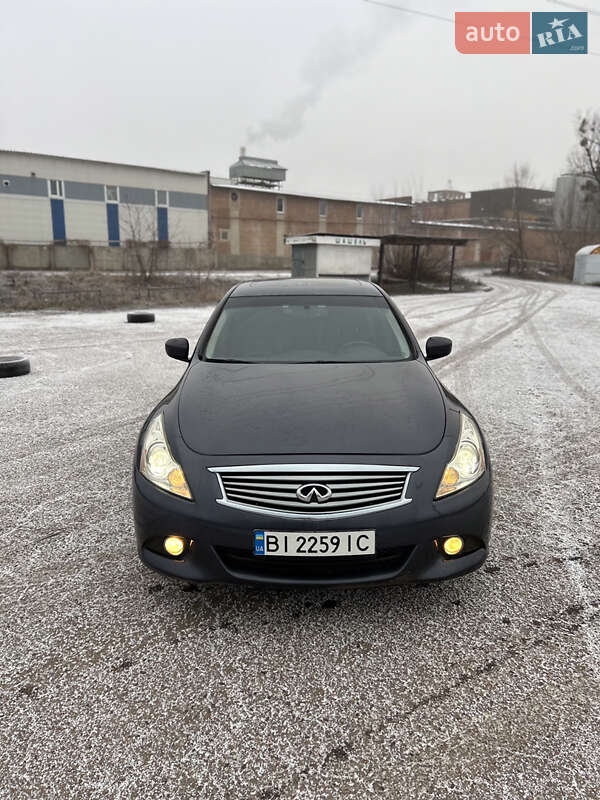 Infiniti G25 (2012)
