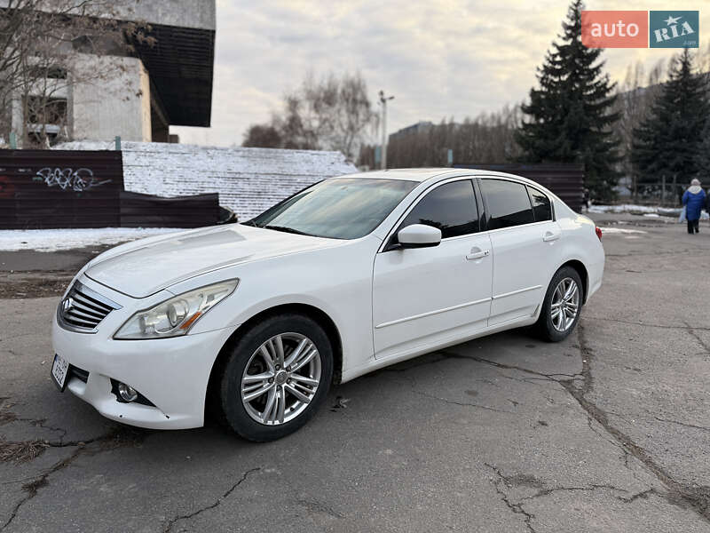 Infiniti G25 (2012)