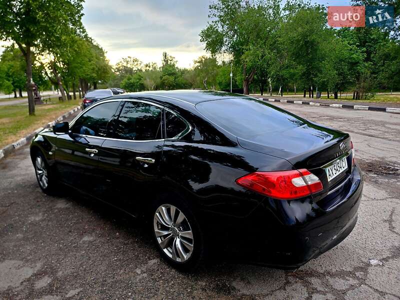 Infiniti M25 (2012)