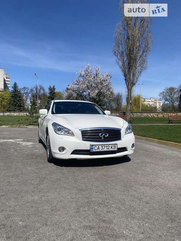 Infiniti M37 (2010)