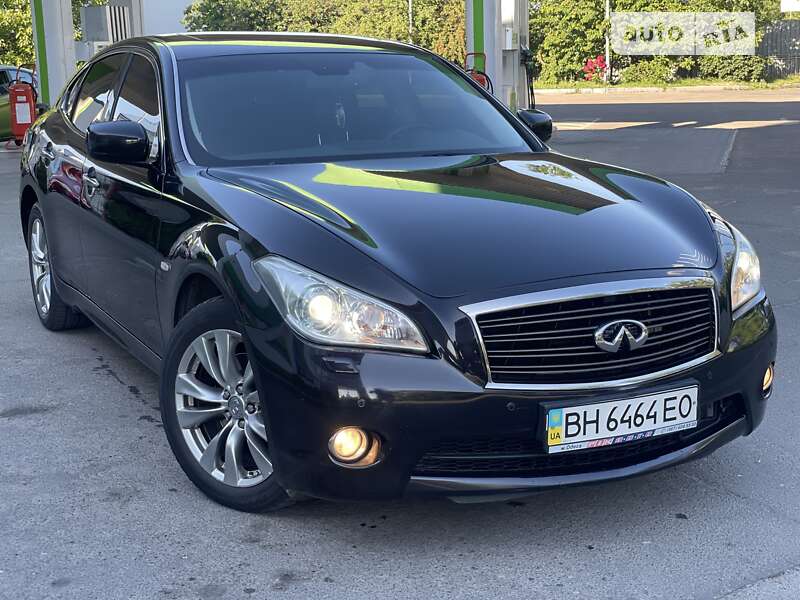 Infiniti M37 (2011)