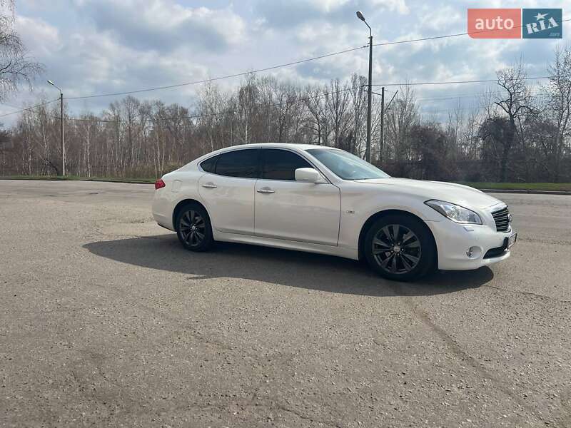 Infiniti M37 (2010)