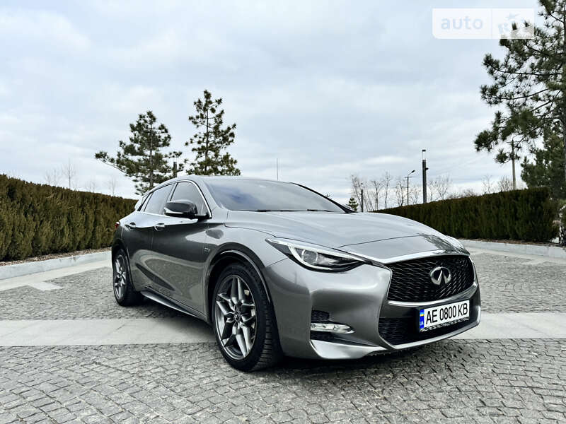 Infiniti Q30 (2016)