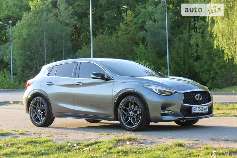 Infiniti Q30 (2016)