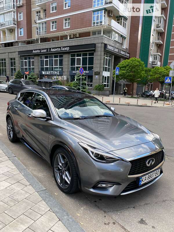 Infiniti Q30 (2016)