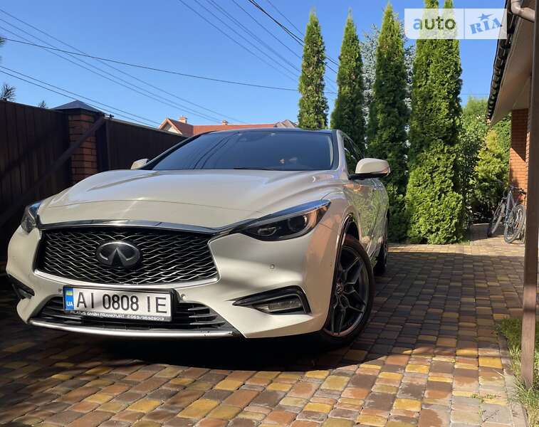 Infiniti Q30 (2016)