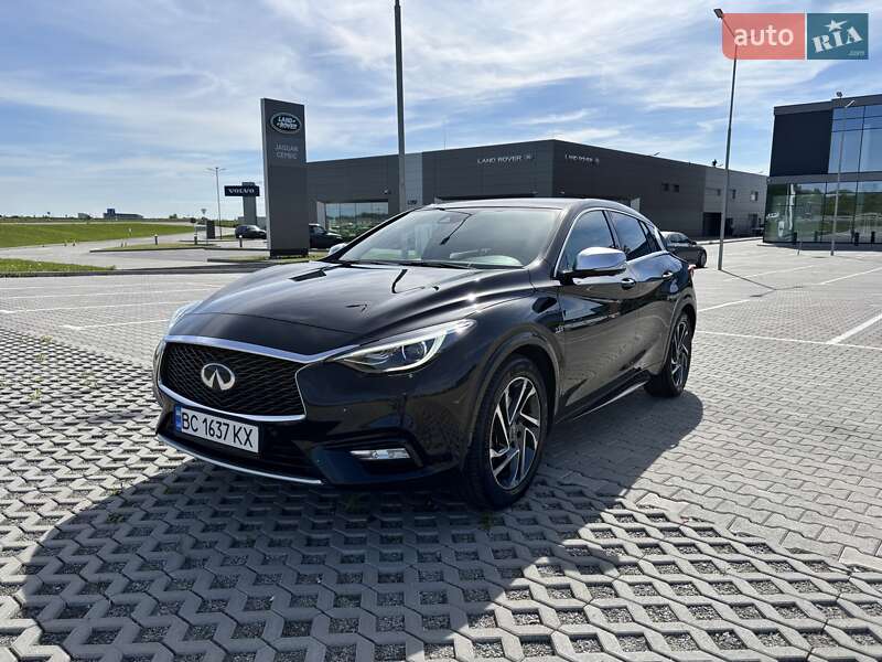 Infiniti Q30 (2016)