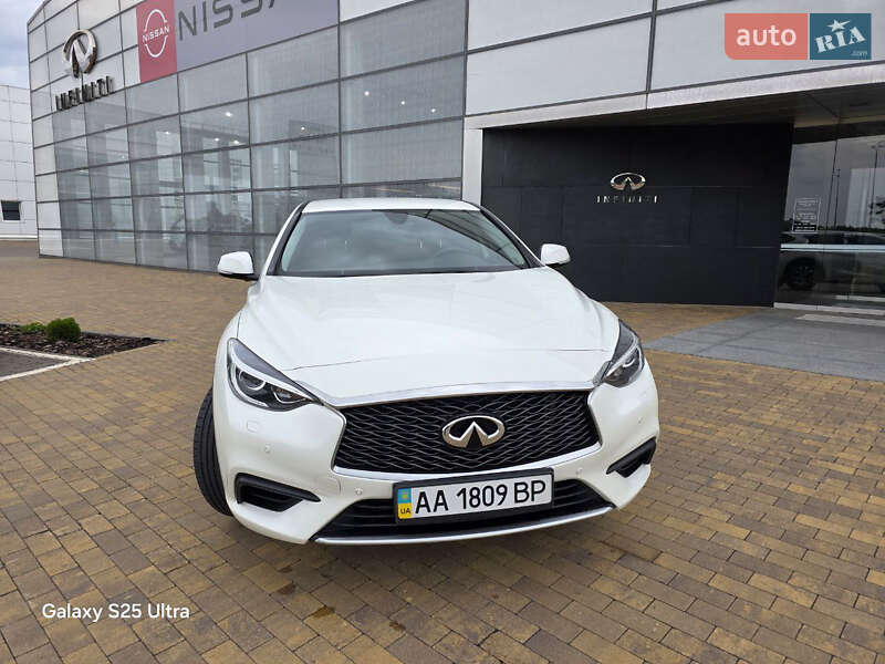 Infiniti Q30 (2017)