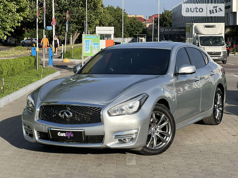 Infiniti Q70 (2017)