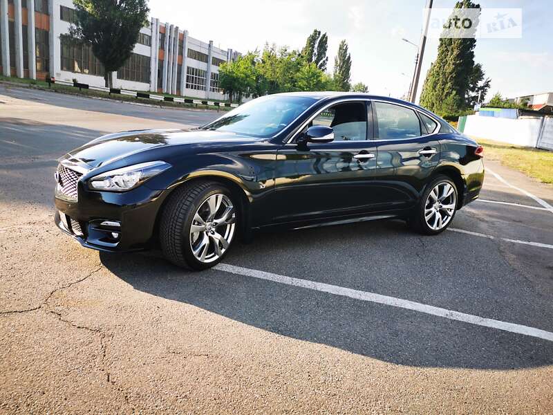 Infiniti Q70 (2017)