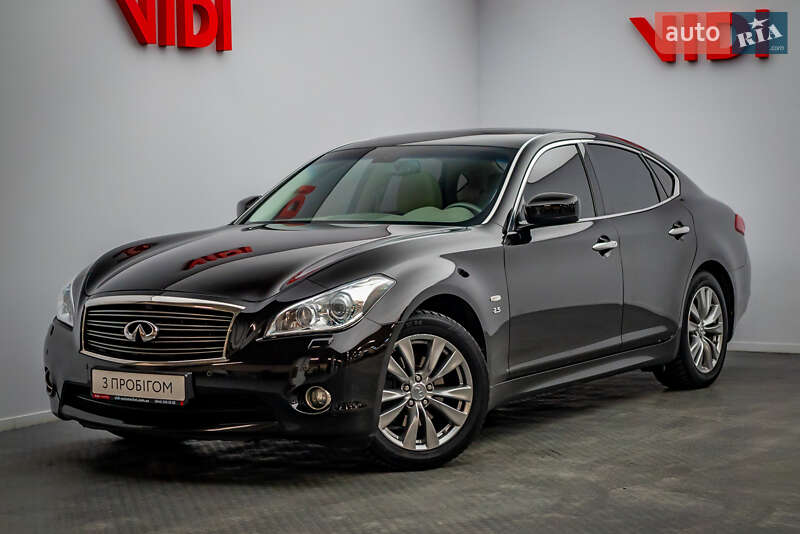 Infiniti Q70 (2013)