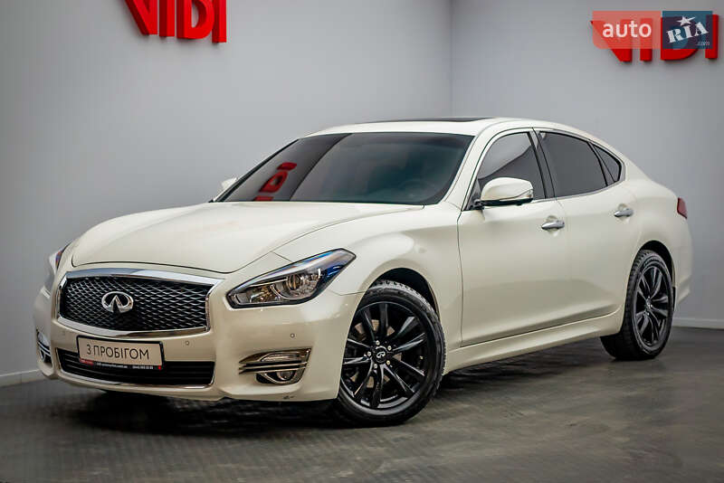Infiniti Q70 (2015)