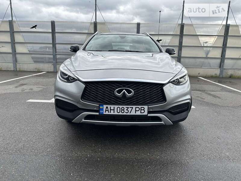 Infiniti Q30 (2016)