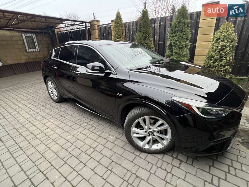 Infiniti Qx30 (2017)