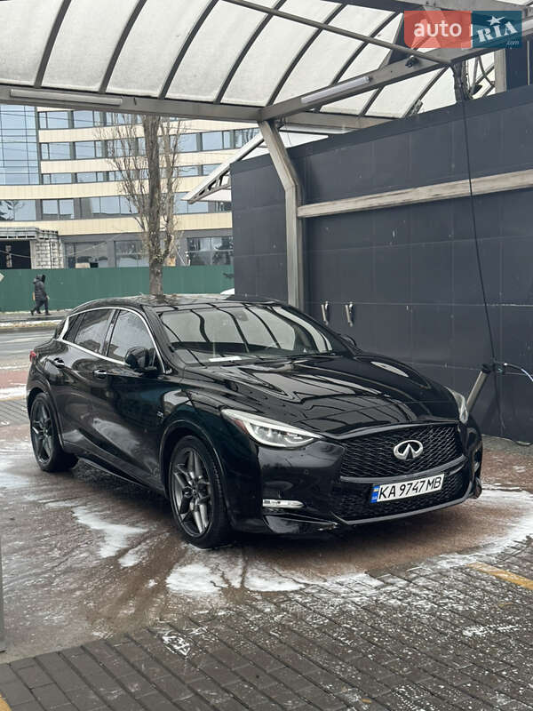 Infiniti Qx30 (2016)