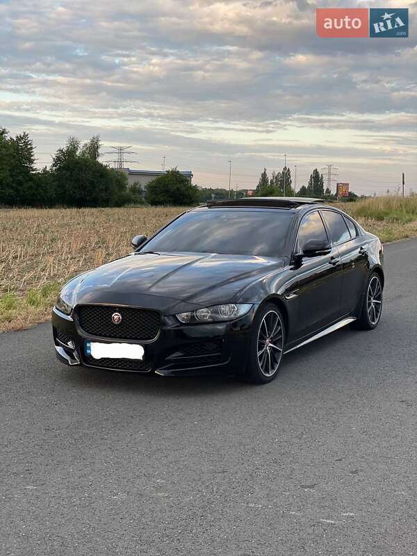 Jaguar Xe (2015)