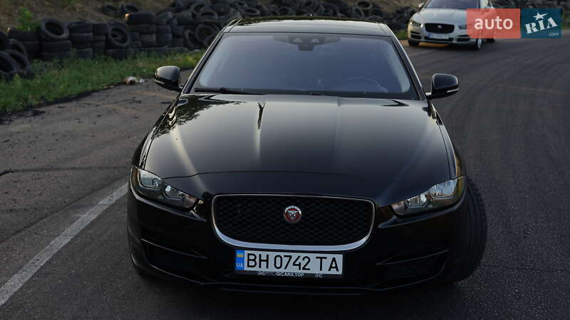 Jaguar Xe (2017)