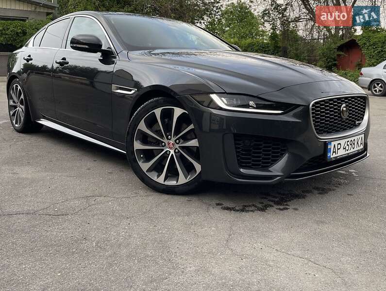 Jaguar Xe (2020)