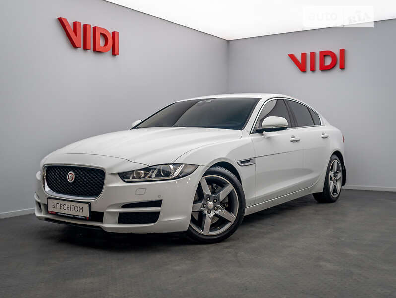 Jaguar Xe (2015)