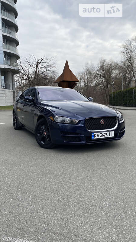 Jaguar Xe (2016)