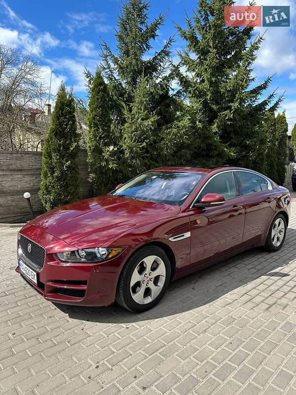 Jaguar Xe (2016)